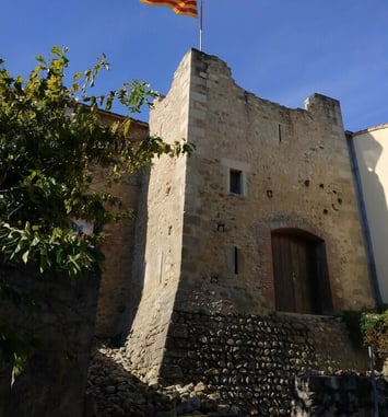 Visite commentée des travaux de restauration d'une tour de défense des remparts de la citée médiévale fortifiée d'Argelès