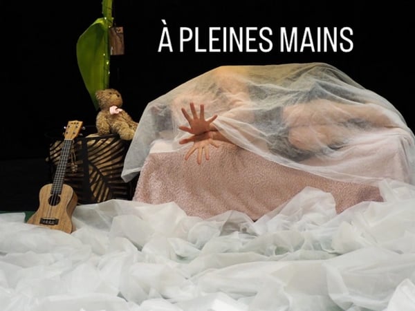 Spectacle à pleines mains